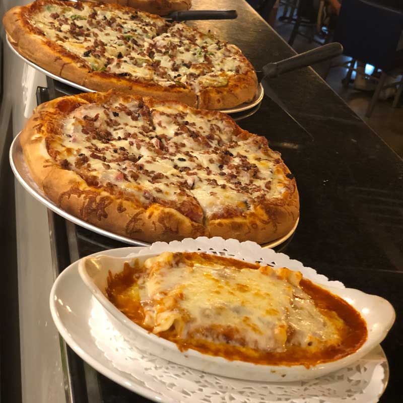 Les plats de lasagnes et pizzas de notre restaurant avec salle privée